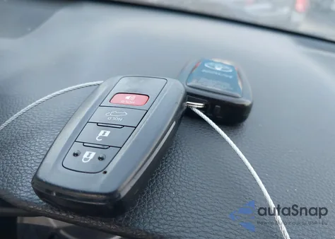 2019 Toyota Rav4 Xle z USA, uszkodzony, nr VIN JTMW1RFV2KJ014168